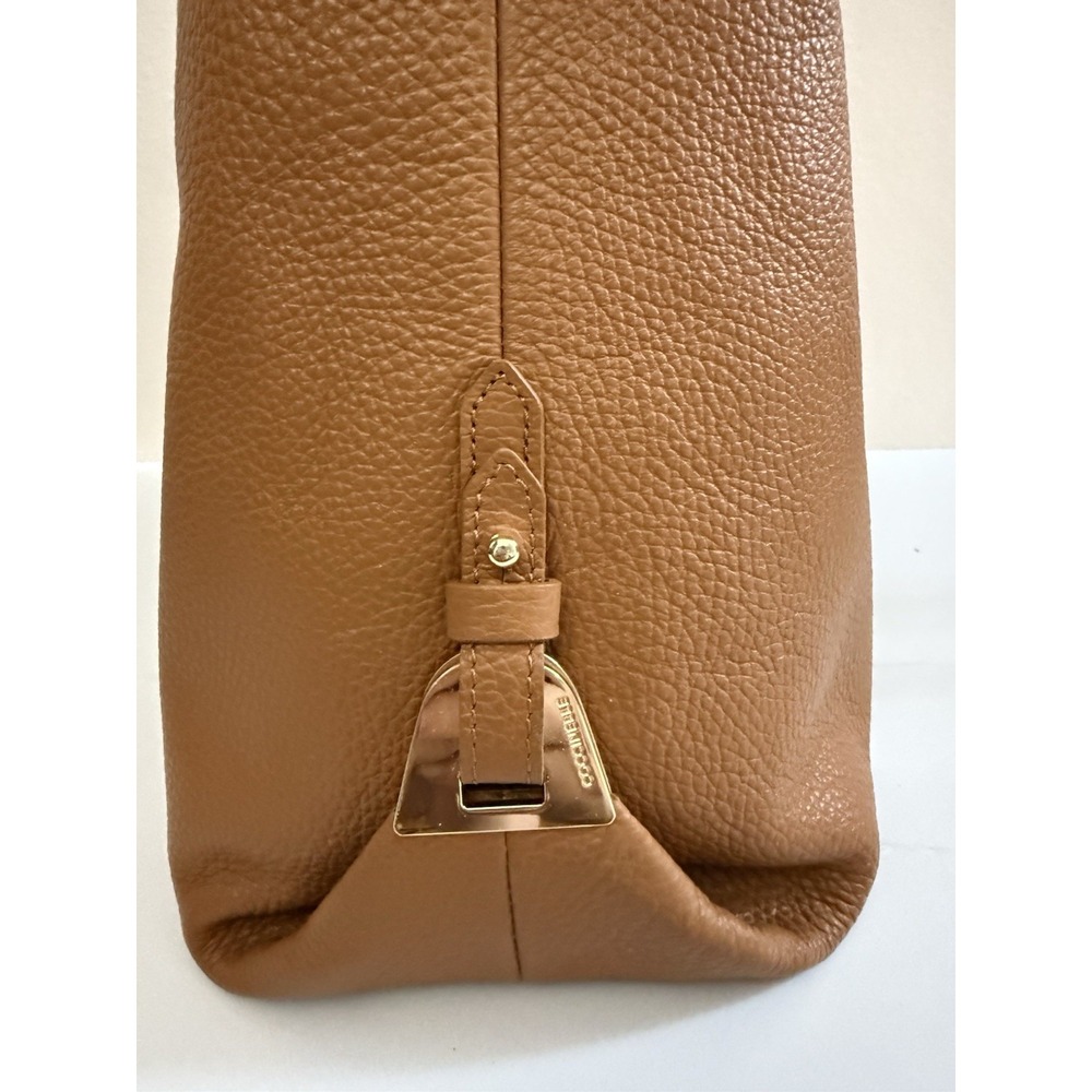 Coccinelle pebbled leather shoulder bag camel color - Picture 5 of 8